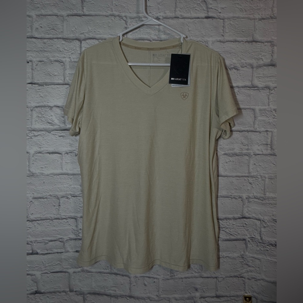 Ariat Women’s V-Neck Short Sleeve Tee in Cream, NWT, XL